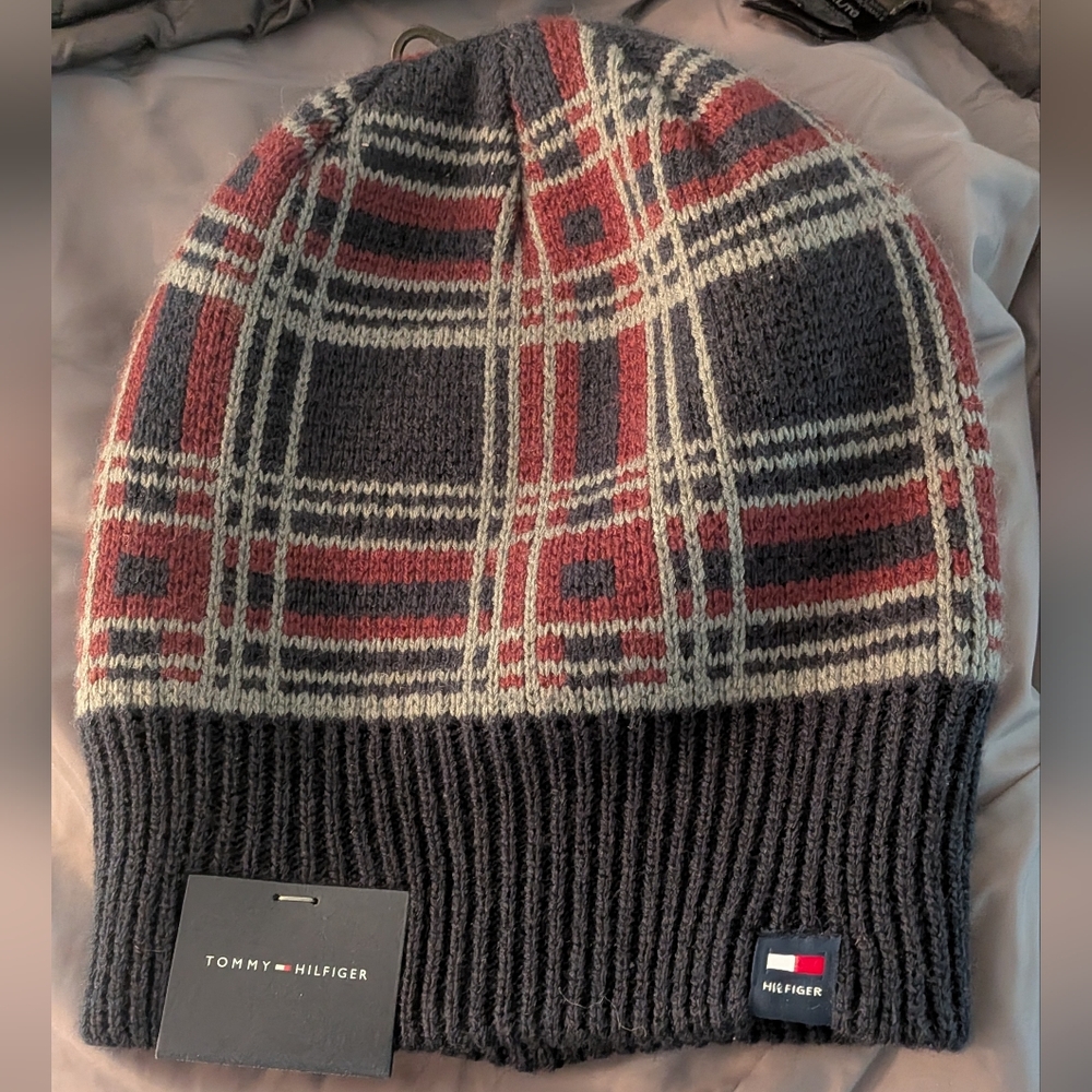 Tommy Hilfiger Men's Plaid Hat; Red and Black